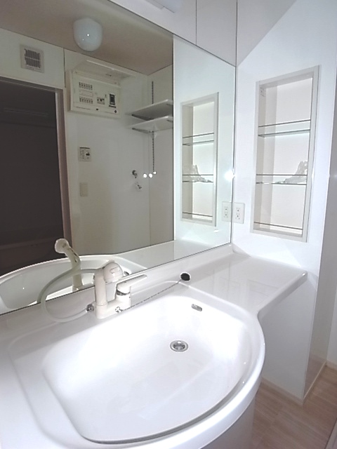 洗面設備　大きな洗面台は身支度もゆったりできるね☆