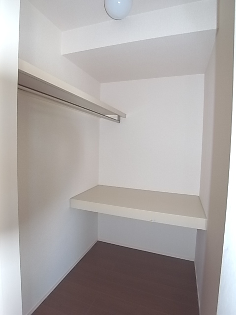 収納　やっぱりウォークインクローゼットは沢山収納できていいね！