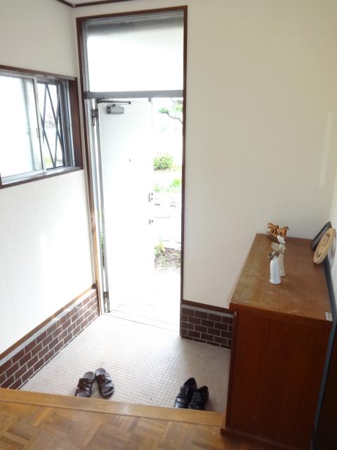 玄関　下駄箱付き！