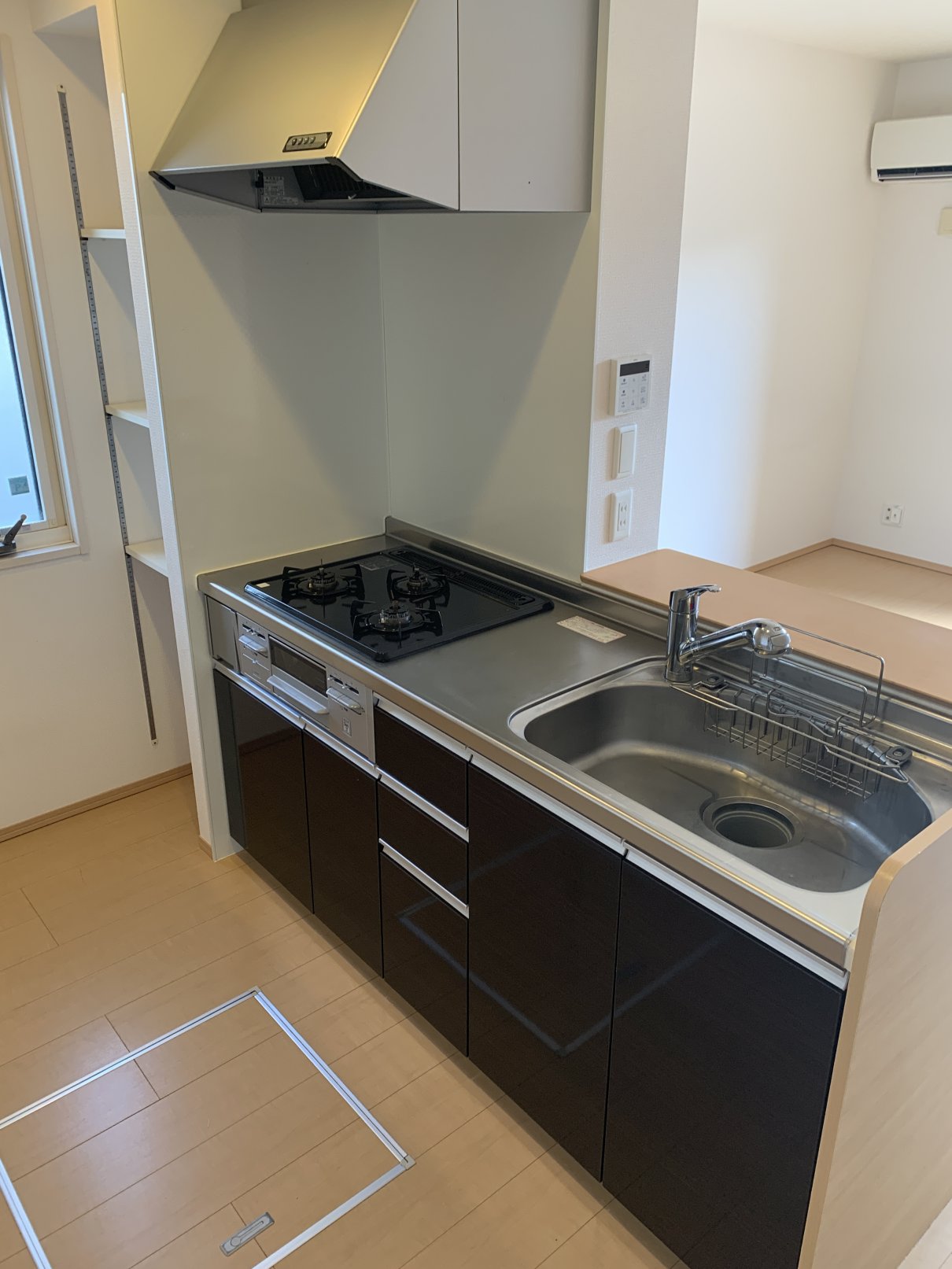 キッチン　３口コンロ付のシステムキッチン