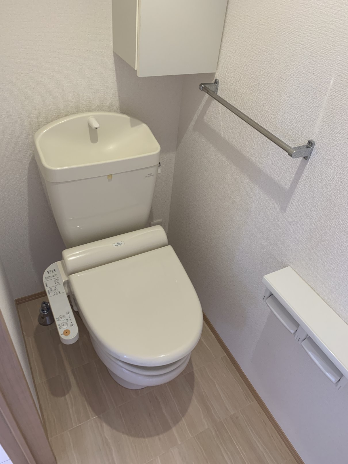 トイレ　温水洗浄便座付トイレ