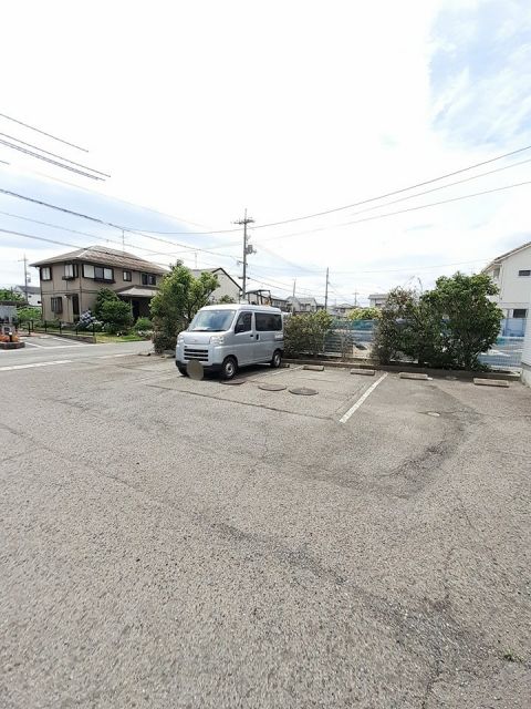 【福山市高西町南のアパートの駐車場】