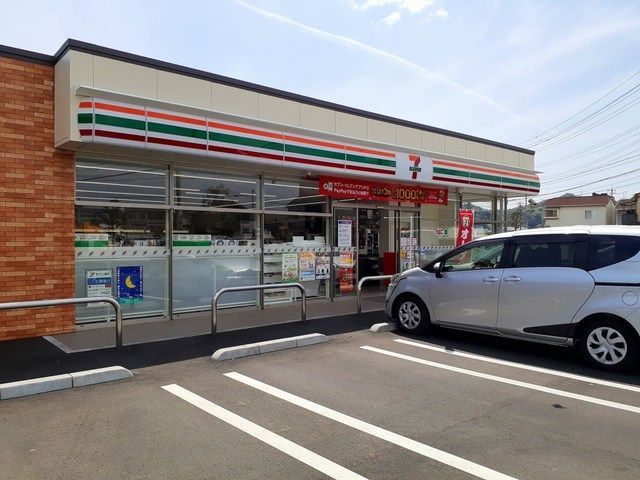 【福山市高西町南のアパートのコンビニ】