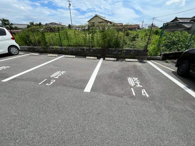 【ロタス東山の駐車場】