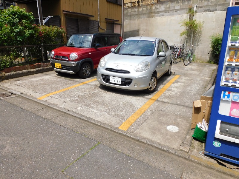 【シャトレー根岸台の駐車場】