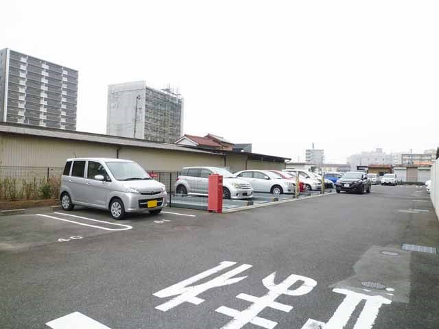 【サンマンションアトレ松阪駅前の駐車場】