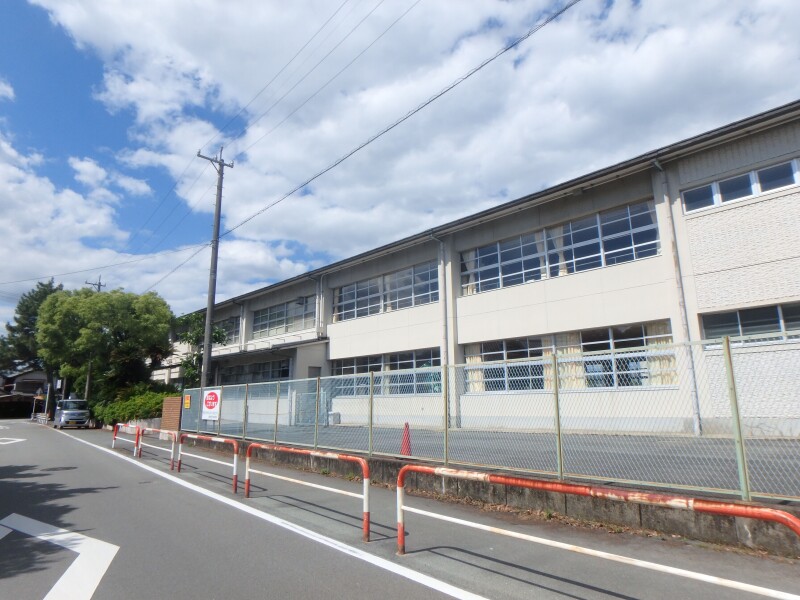 【サンマンションアトレ松阪駅前の小学校】