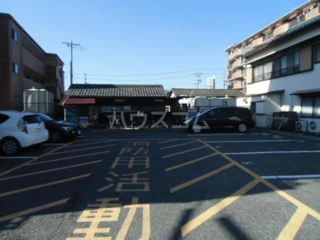 【ルミナス緒川IIの駐車場】