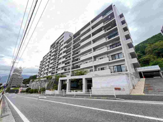 【広島市西区井口台のマンションの建物外観】