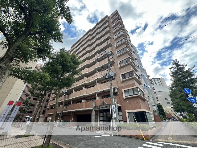 横浜市神奈川区栄町のマンションの建物外観