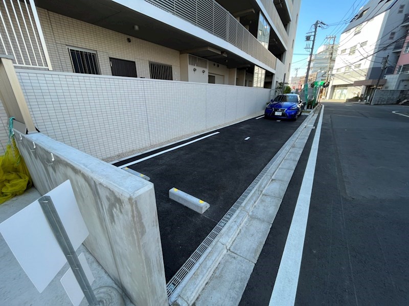 【四街道市四街道のマンションの駐車場】