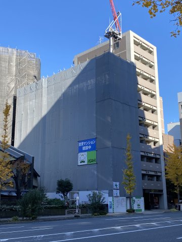 【横浜市神奈川区青木町のマンションの建物外観】