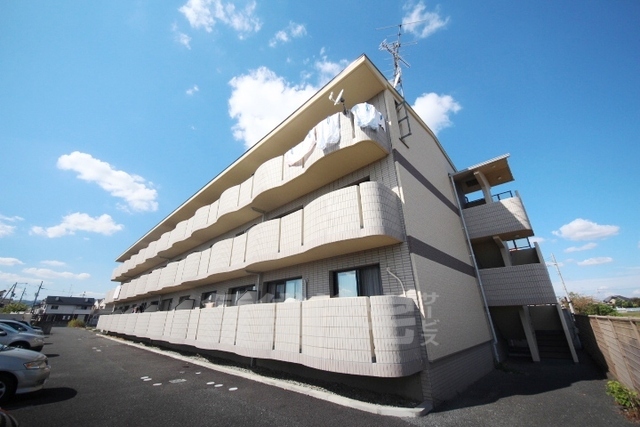 【生駒郡斑鳩町阿波のマンションの建物外観】