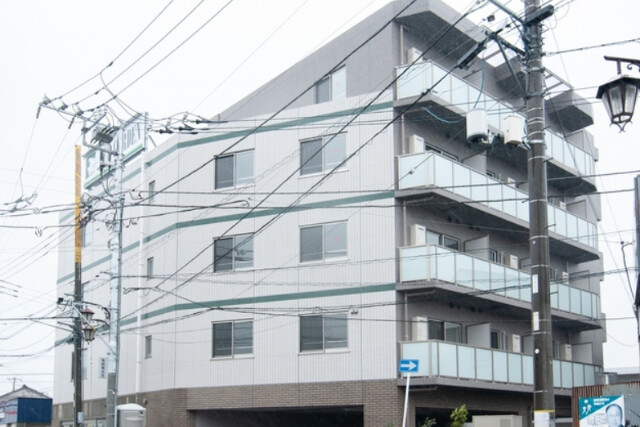 市川市鬼越のマンションの建物外観