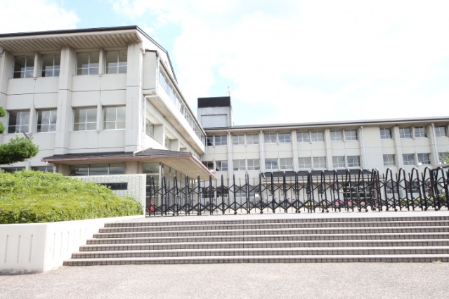 【ウエストヴィレッジの小学校】