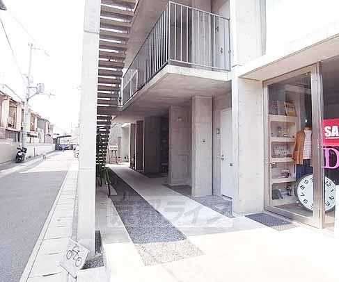 【京都市左京区一乗寺払殿町のマンションのエントランス】