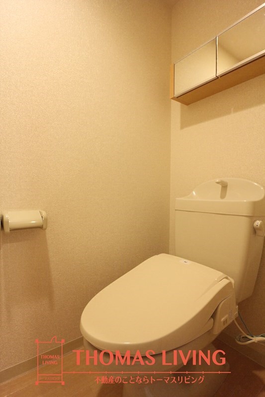 トイレ　実際の写真を準備中の為、同じ建物の別室写真です。参考下さい。