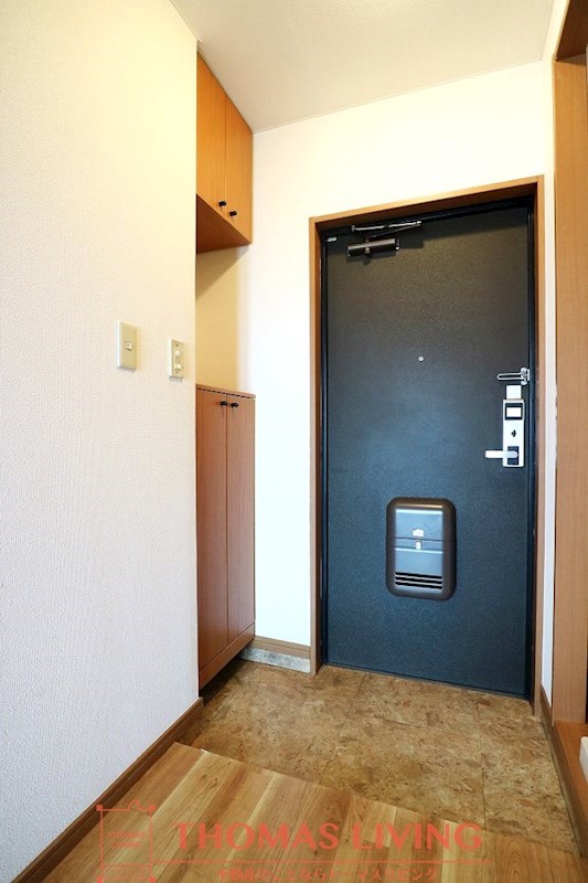 玄関　写真は別号室です。
