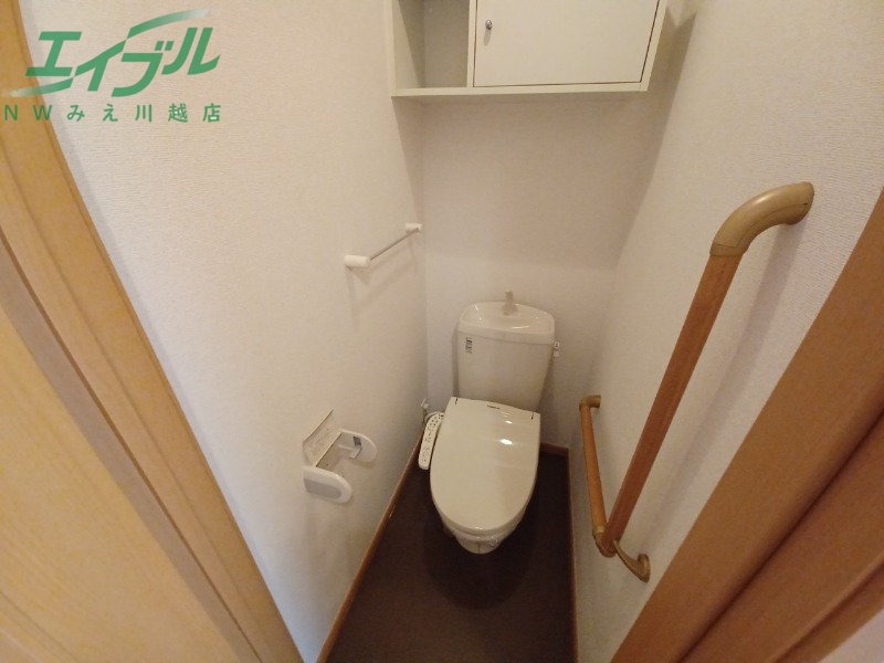 トイレ　同型反転タイプ