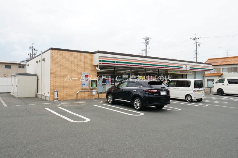 コンビニ　セブンイレブン豊橋横須賀町店（コンビニ）まで323m