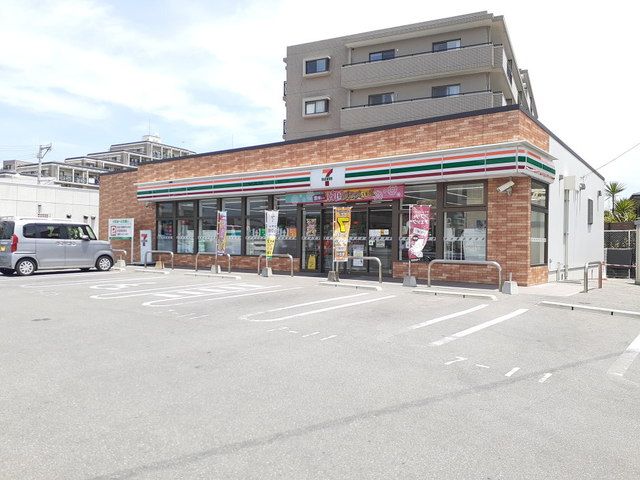 コンビニ　セブンイレブン福岡石丸3丁目店（コンビニ）まで650m