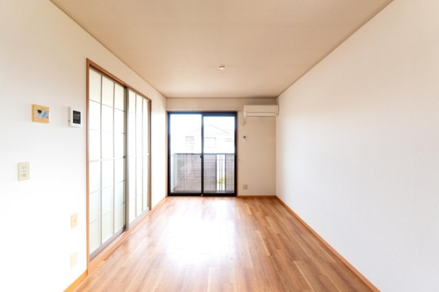 居室・リビング　ゆったり過ごせる居間です