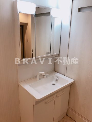 洗面設備　【森の宮ハイツ】独立洗面台あり、毎朝おしゃれに忙しい女性の方