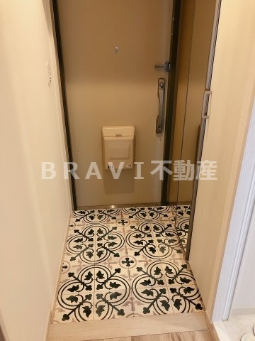 玄関　【森の宮ハイツ】収納もある玄関です