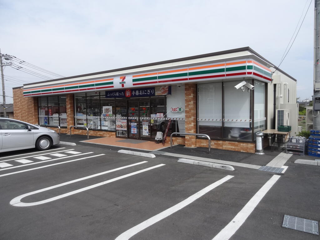 コンビニ　セブンイレブン伊勢原笠窪店（コンビニ）まで352m