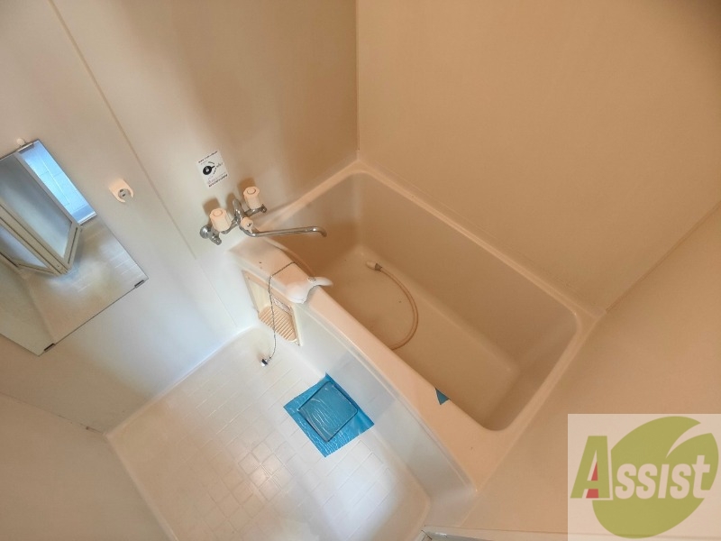 バス・シャワールーム　バスルームはこちらです。広々としてゆったり休めます。