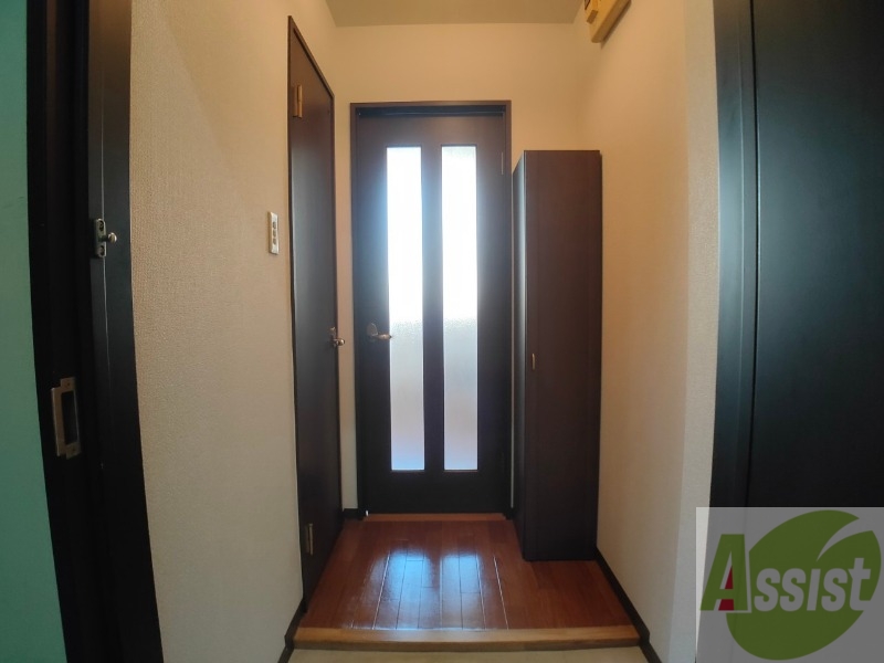 玄関　玄関からの様子を撮影してみました。動線になります。