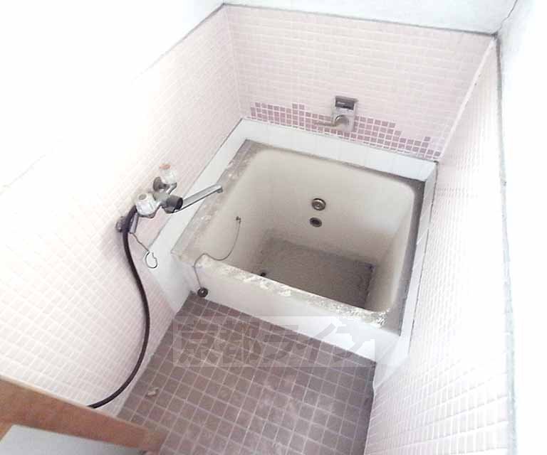 バス・シャワールーム　シンプルなバスルームです