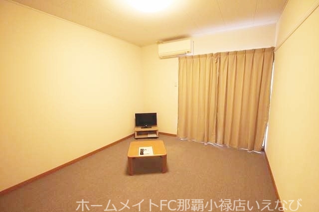 レオパレス石田IIの居間写真