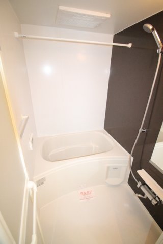 バス・シャワールーム　落ち着いた空間のお風呂です