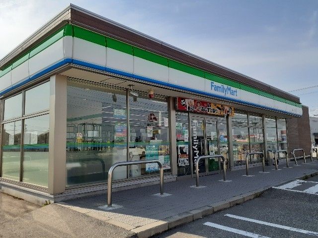 コンビニ　ファミリーマート富山上二杉店（コンビニ）まで200m