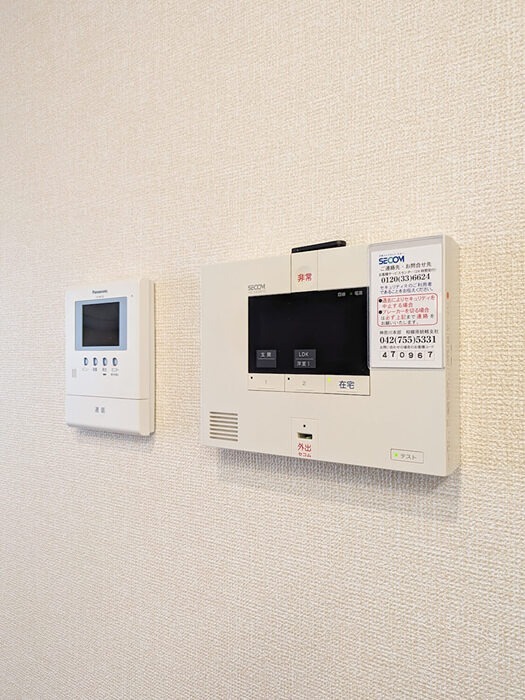 セキュリティ　来訪者の姿が確認できます。