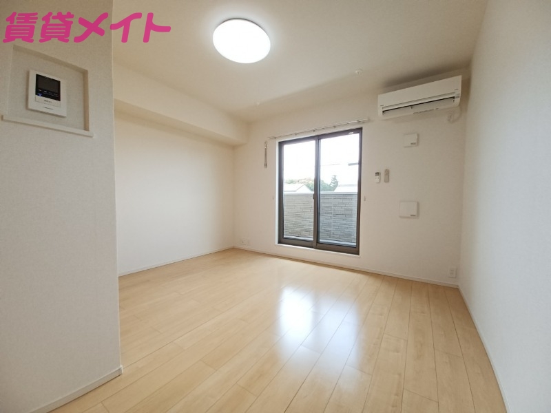 居室・リビング　同型反転タイプ同型参考写真