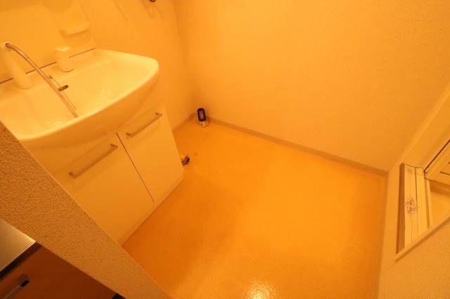 洗面設備　広々脱衣所スペース♪