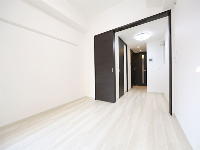 居室・リビング　洋室5.5帖　ＤＫ3.8帖　つなげても仕切っても使えます