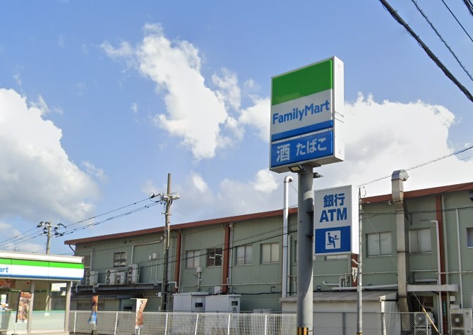 コンビニ　ファミリーマート 小倉緑ヶ丘店（コンビニ）まで852m