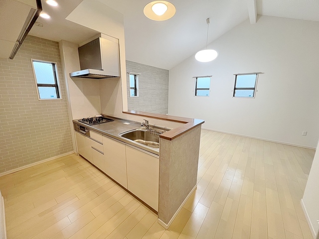 キッチン　３口ガスのカウンタ―キッチン