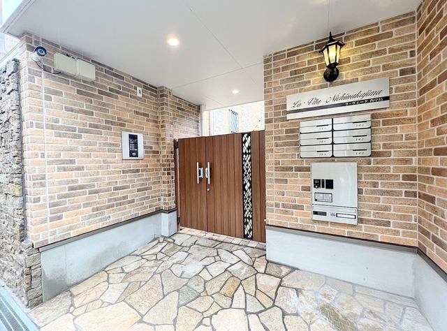 エントランス　オートロック・宅配ボックス・防犯カメラ