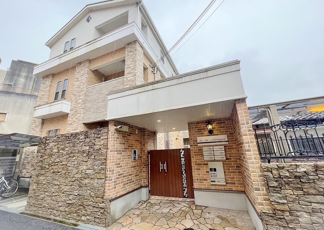 建物外観　豪邸のようなたたずまい