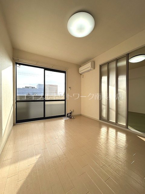 居室・リビング　別部屋参考写真です。