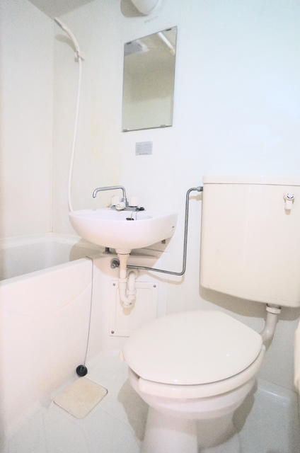 バス・シャワールーム　お掃除しやすい！洗面台付き３点ユニットです☆