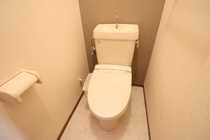 トイレ　温水洗浄暖房便座