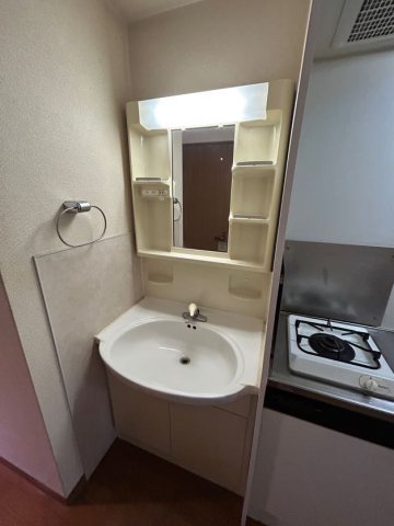 洗面設備　独立洗面台で身支度をすべて済ませてしまいましょう