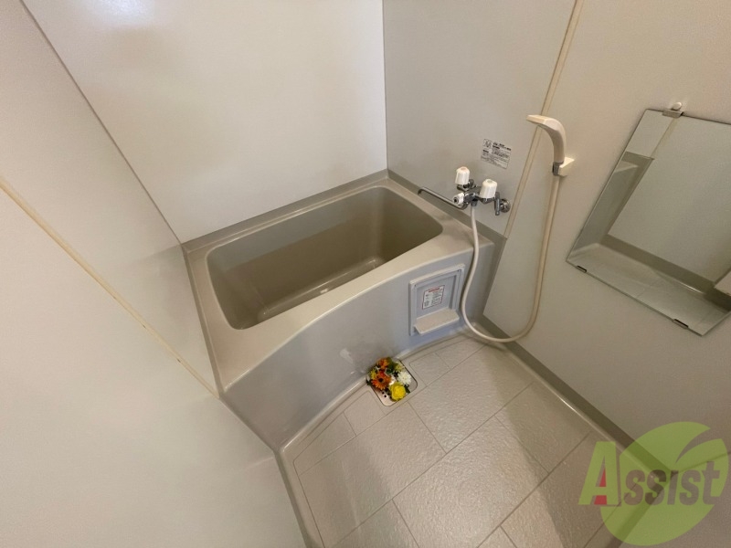 バス・シャワールーム　お風呂になります。一日の疲れを癒してくださいね。