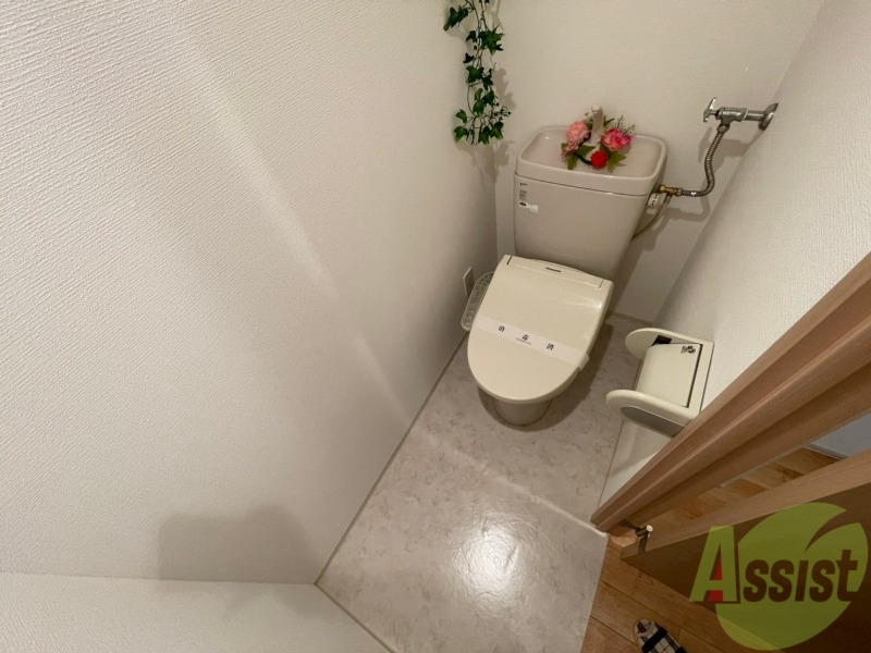 トイレ　ウォシュレット機能がついたトイレ。安心して使用できますね。