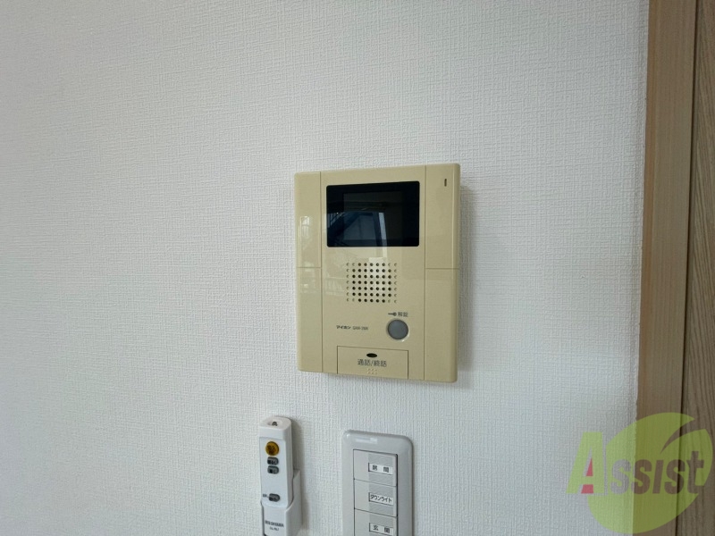 セキュリティ　モニター付インターホンです。来客者の顔が見えるので安心！